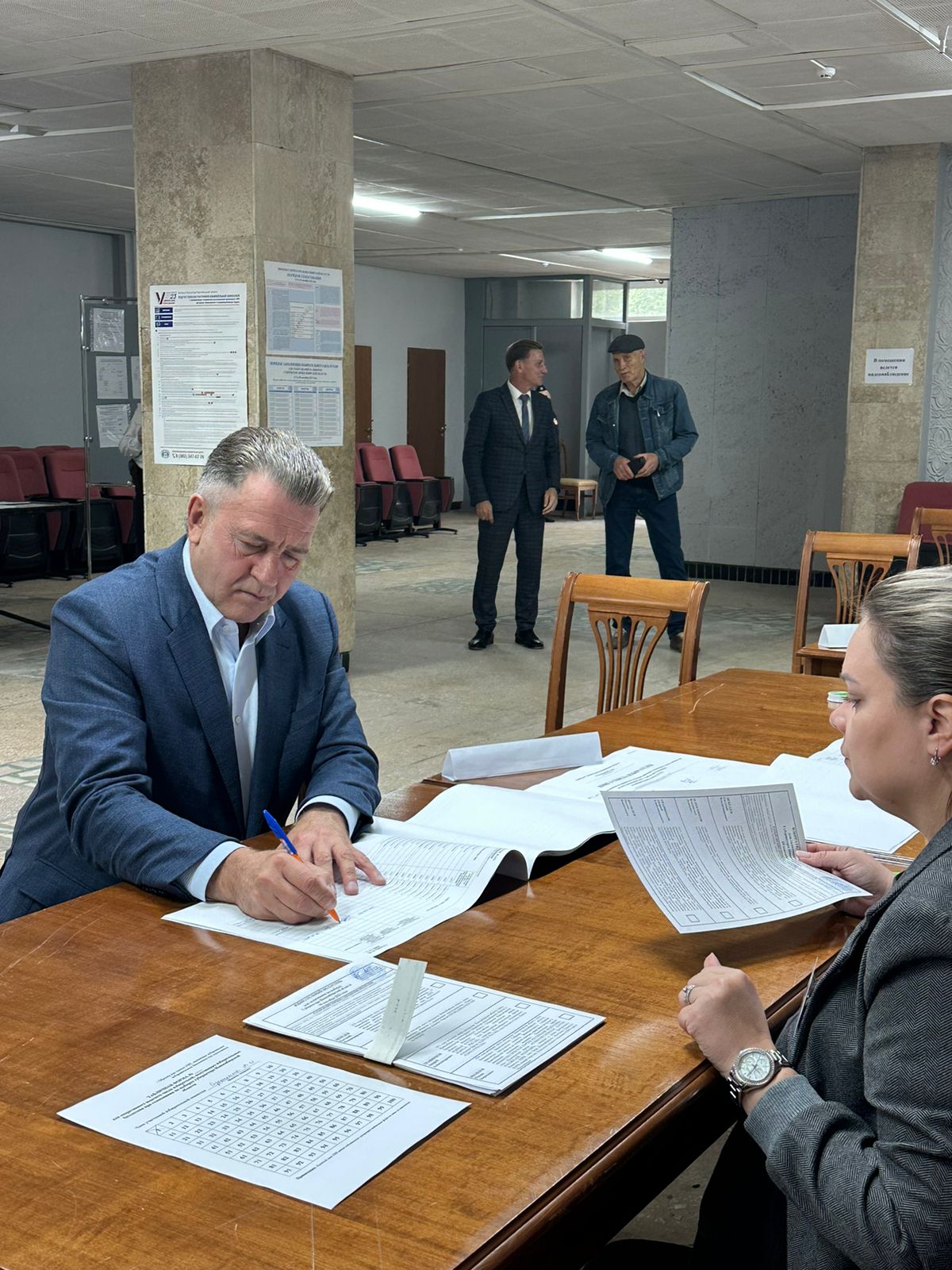 berdsk_uik_1331_2_golosuet_predsed.zak.sobr_nso_andrey_shimkiv.jpeg