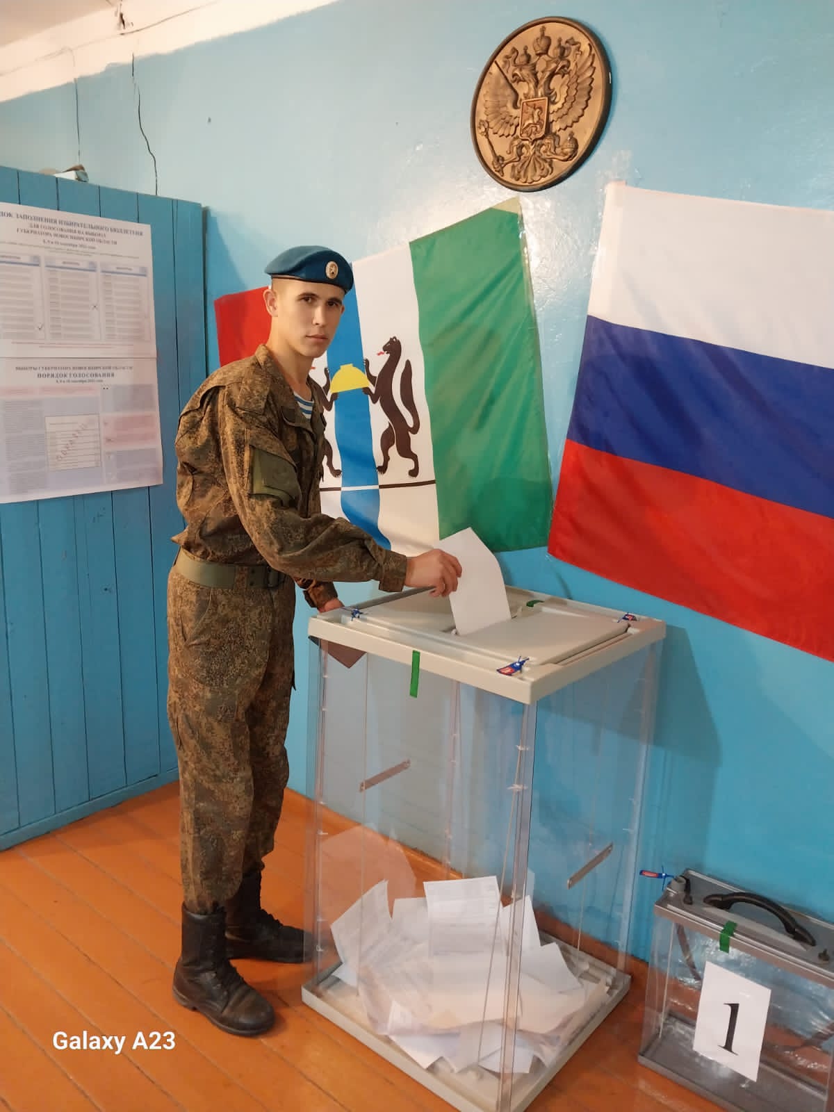 chany_uik_1196_andrey_kurcev_uchastnik_svo_nahodyas_v_otpuske_realizoval_svoe_izbiratelnoe_pravo.jpg
