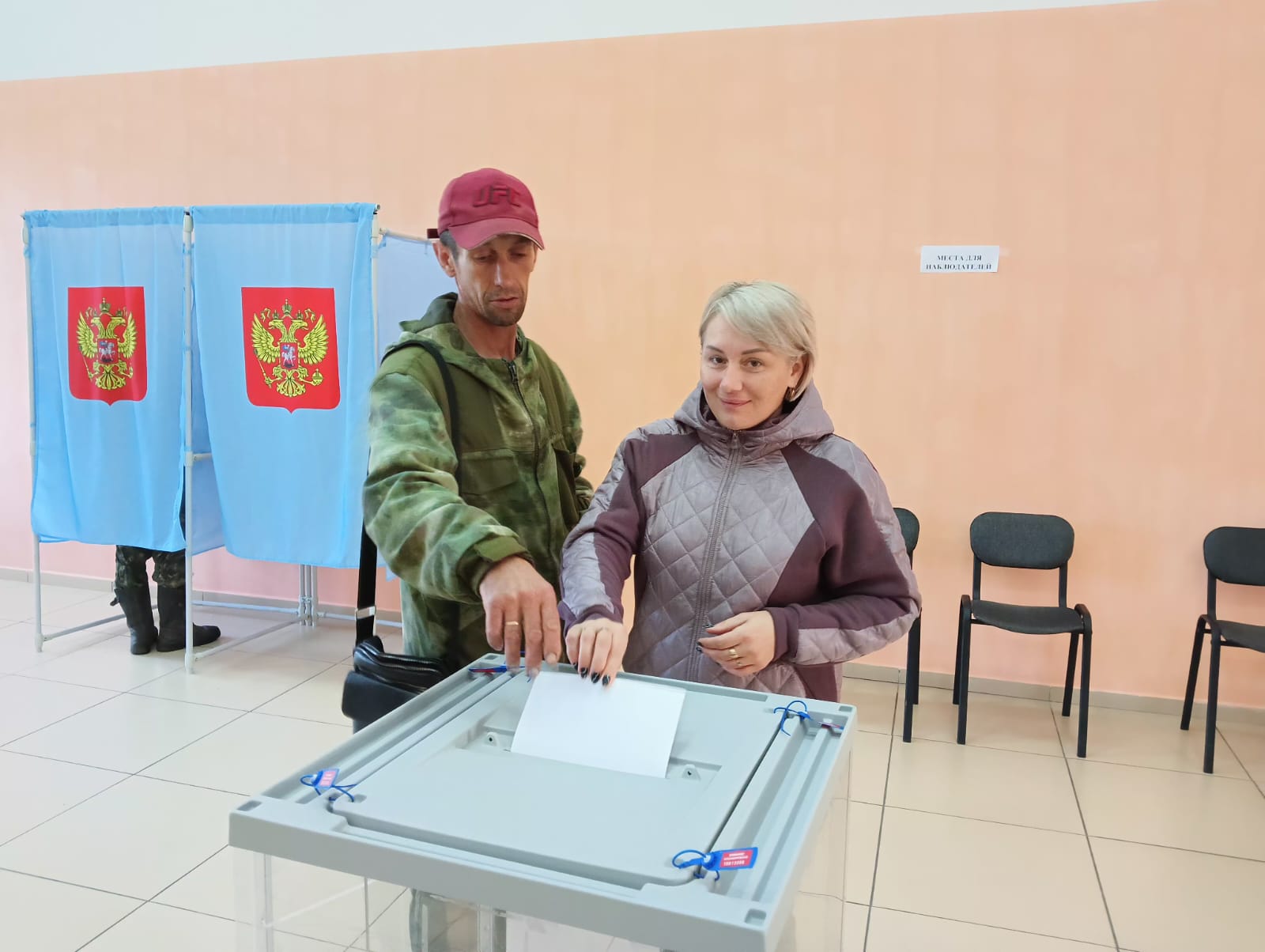 uik_227_pervye_golosuyushchie_segodnya_semya_ryabovyh_aleksandr_isvetlana.jpg
