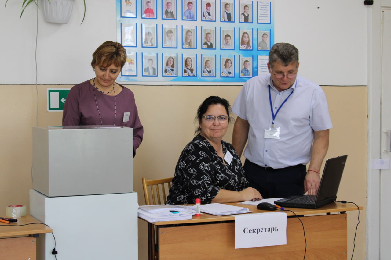 uik_509_predsedatel_uik_alyona_gorb_predselatel_tik_nikolay_hrapal.jpg