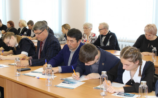 Члены избирательных комиссий Каргатского района приняли участие в Большом этнографическом диктанте